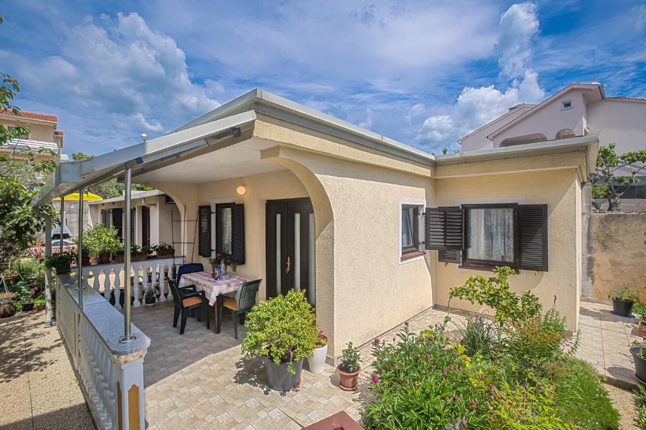 Apartments Nevenka Krk Town Exterior photo