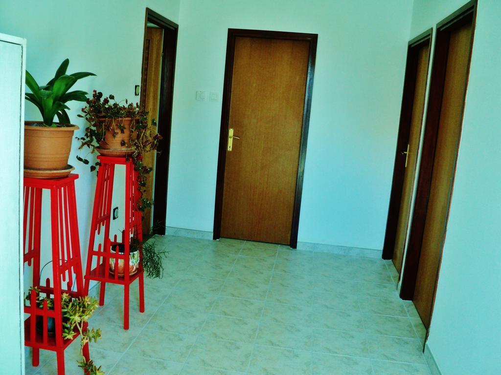 Apartments Nevenka Krk Town Exterior photo