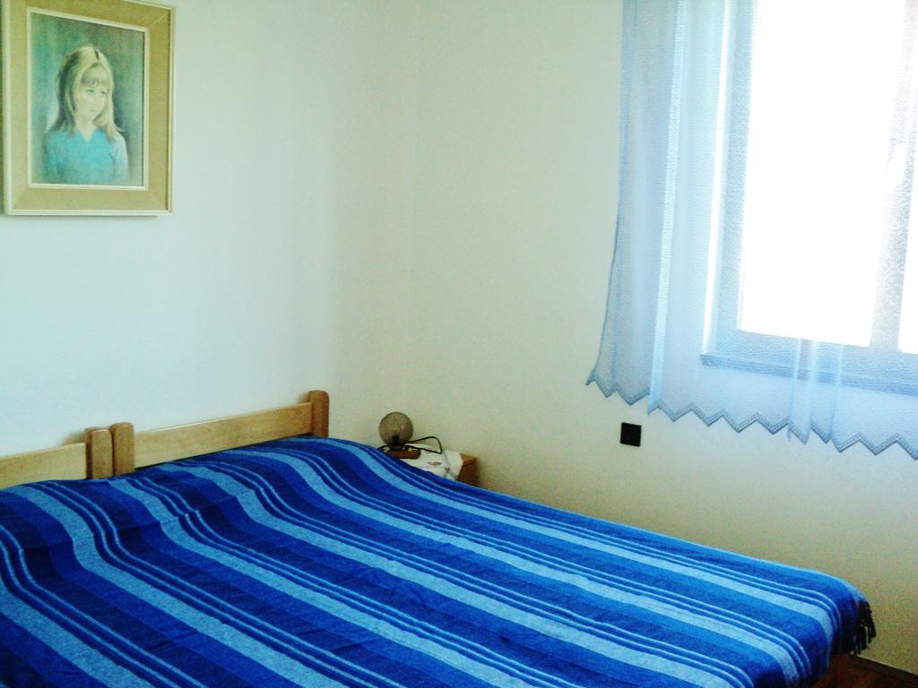 Apartments Nevenka Krk Town Exterior photo