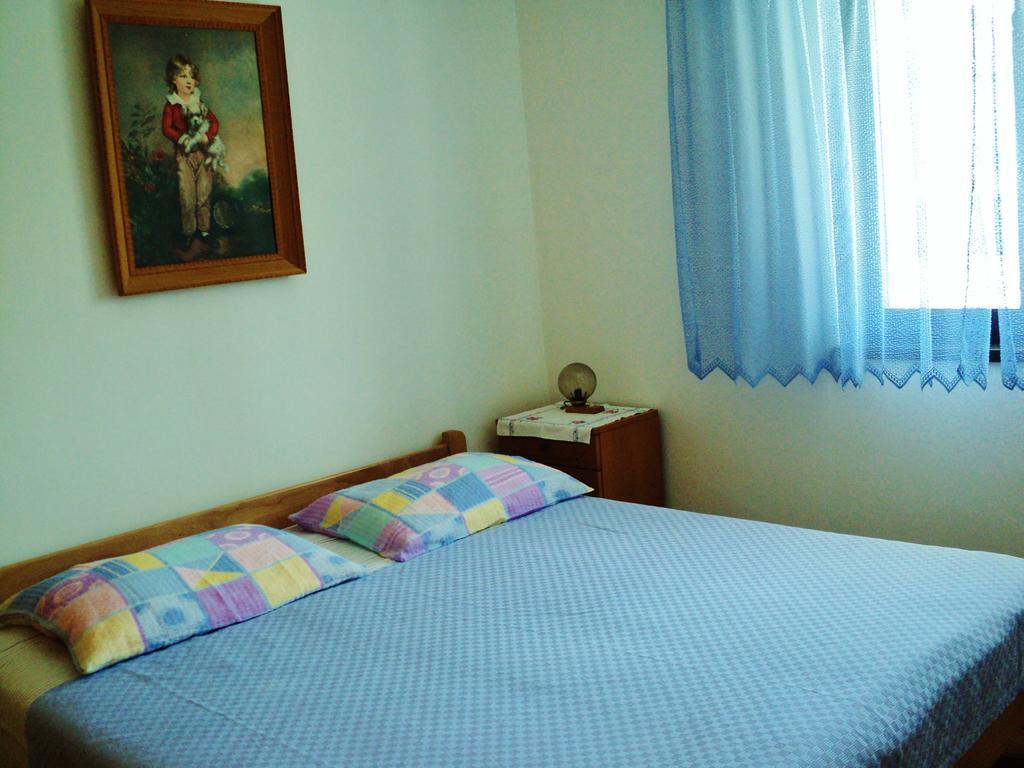 Apartments Nevenka Krk Town Exterior photo